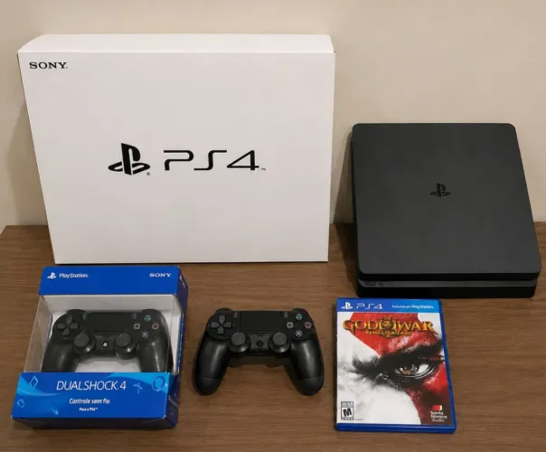 PlayStation 4 slim Muito Novo - Pouco usado.