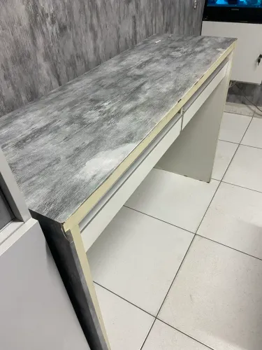 Aparador com gavetas e chave