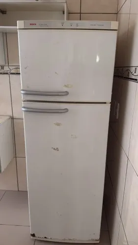 Geladeira frost free Bosch Glass Line usada 110V