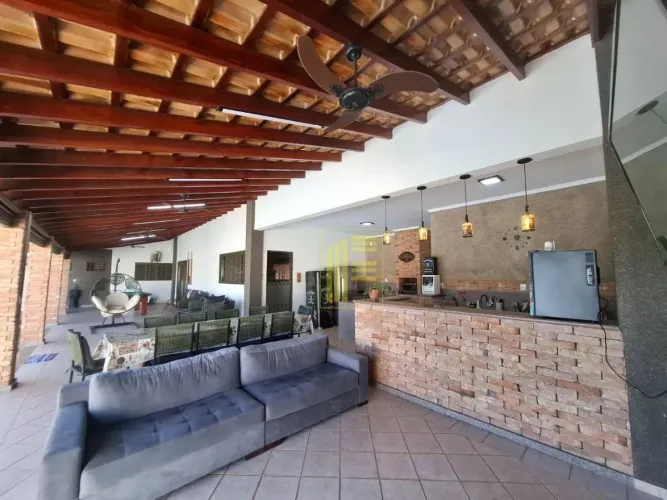 Rancho em condomínio em Fronteira-MG para venda com 04 suítes, piscina e área gourmet!