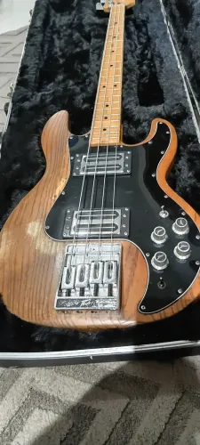 Baixo Peavey T-40