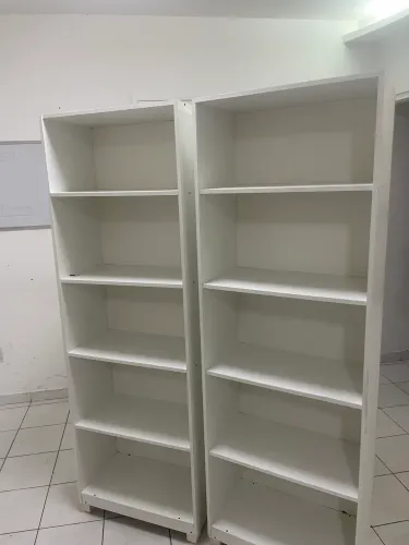 Vendo: 2 Estante branca em MDF com 5 prateleiras cada