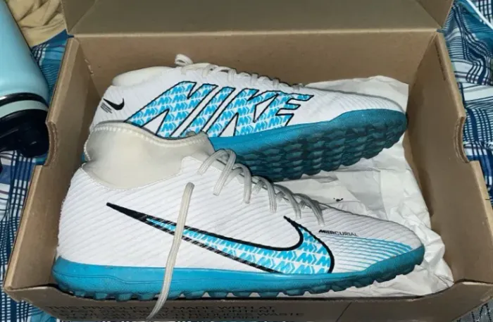 Chuteira society nike cano alto