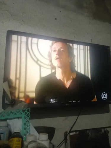 TV smart nova 32 polegadas 800 reais