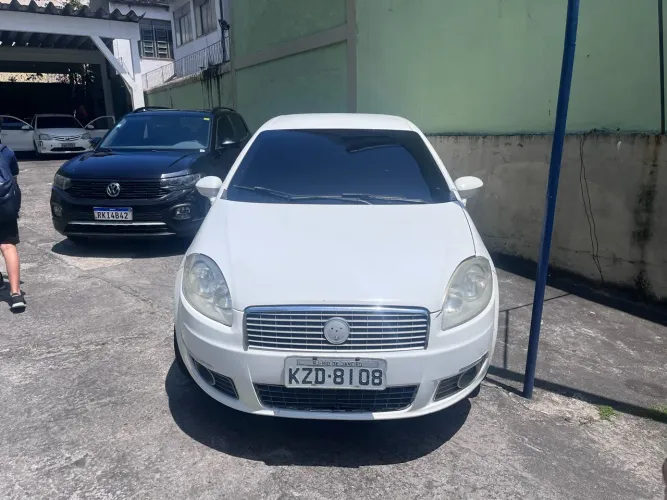 Fiat Linea Essence 1.8 Flex 16V 4P 2014