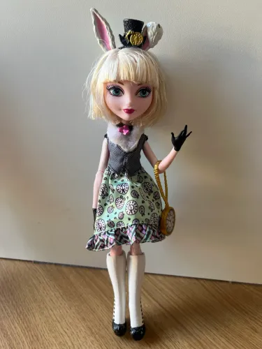 Boneca Bunny Blanc - Ever After High