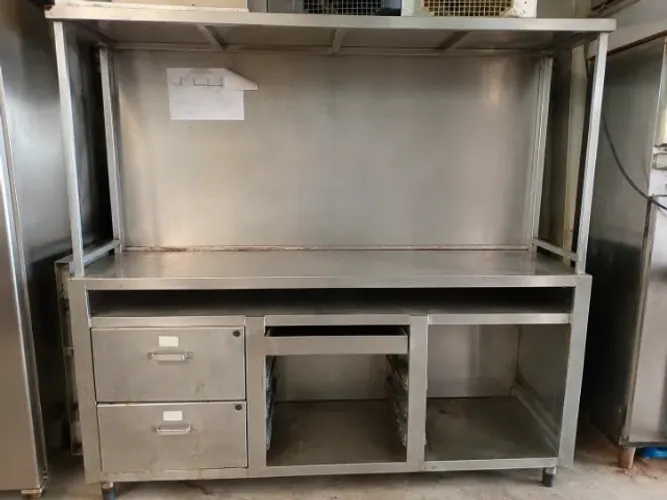 Bancada Industrial em Aço Inox com Gavetas e Prateleira - Cozinha Industrial / Laboratório