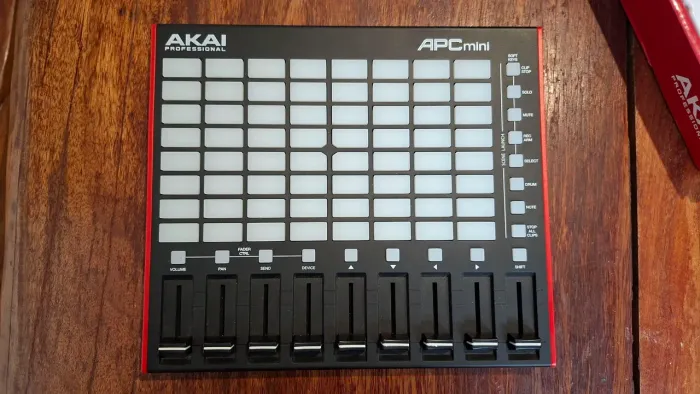 Akai APC Mini mk2 (usado 2x)
