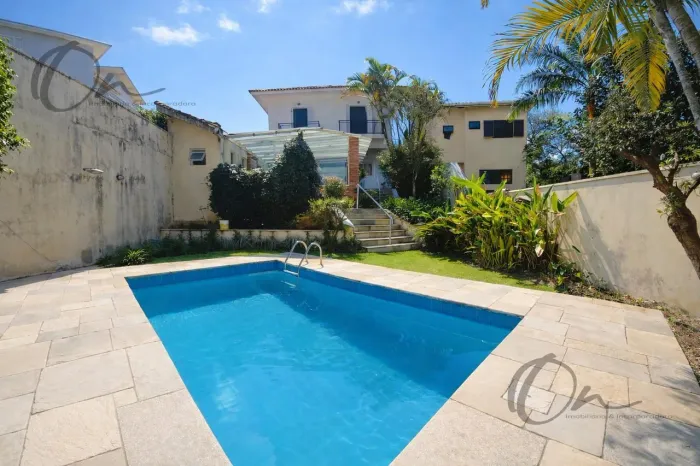 Casa espaçosa com 4 suítes, piscina e área de churrasco em São Paulo II, Cotia