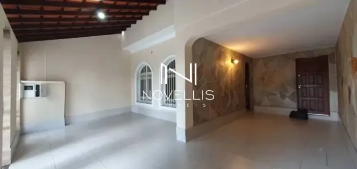 CASA TÉRREA À VENDA NO JARDIM PEREIRA DO AMPARO COM 3 DORMITÓRIOS, SUÍTE E EDÍCULA | JACAR
