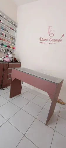 mesa para manicure em unha em gel