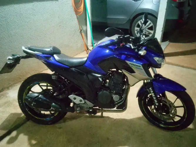Fazer 250 azul