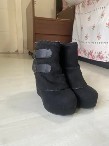 bota feminina com fivelas tam 34
