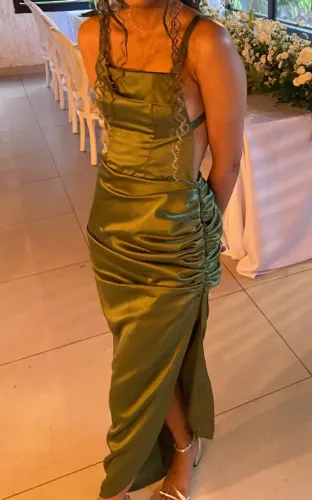 vestido longo de festa/ verde oliva/com fenda