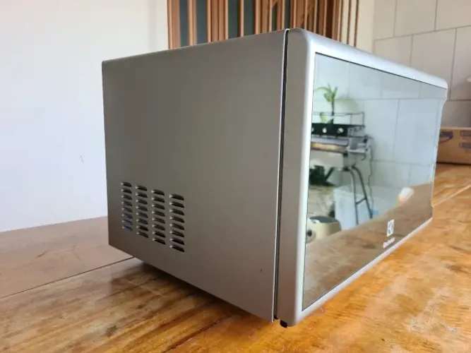 Micro-ondas Electrolux MI41S 31L 127V espelhado, lindo