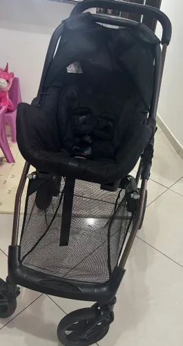 Carrinho de bebê Galzerano com bebê comforto e Moisés