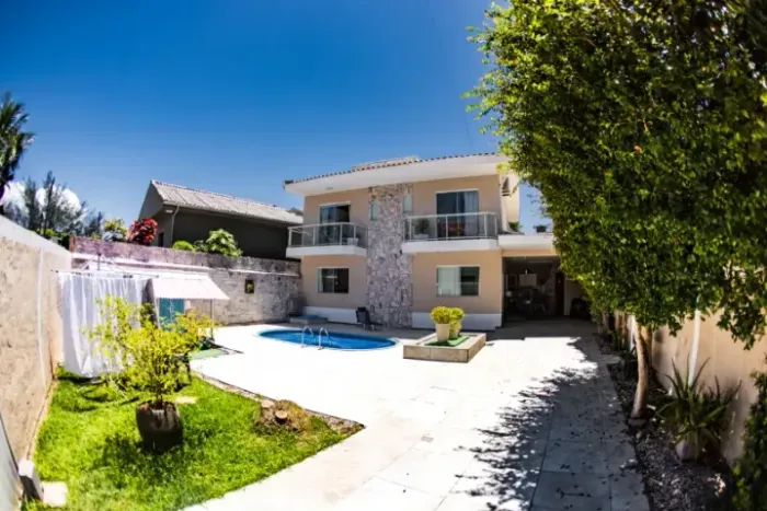 Oportunidade no Campeche: Casa 4 quartos Mobiliada a 50m do Mar (Locação Anual)
