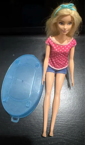 Barbie original e a banheira que dar banho no pet