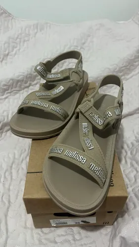 MELISSA TAMANHO 36 - nova