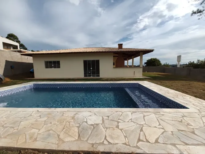 LINDA CHÁCARA EM IBIÚNA, APENAS 300 METROS DA REPRESA!!