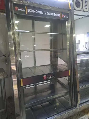 Balcão de açougue com motor e câmera fria