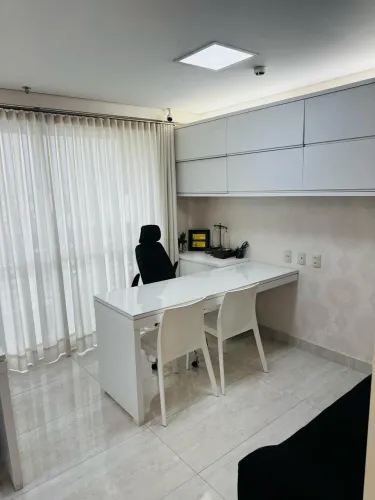 2 SALAS COMERCIAIS MOBILIADAS NO E-BUSINESS EM FRENTE AO BURITI SHOPPING