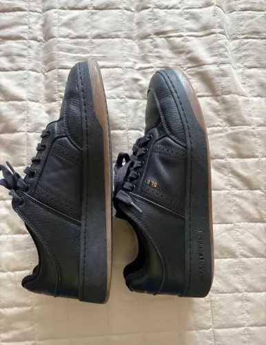 Tênis Yves Saint Laurent 42 couro