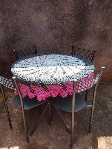 Mesa com quatro cadeiras