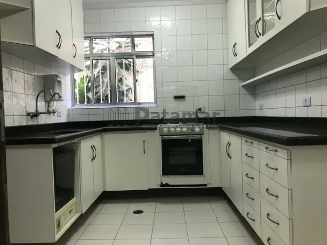 Casa a venda com 3 quartos sendo 1 suite no Jardim Trussard