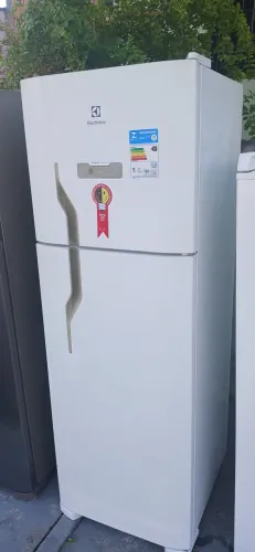 VENDO GELADEIRA ELECTROLUX FROS FREE FUNCIONANDO PERFEITAMENTE VALOR 1.300 FAÇO ENTREGA