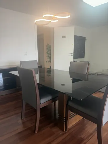 Mesa de jantar com 6 cadeiras