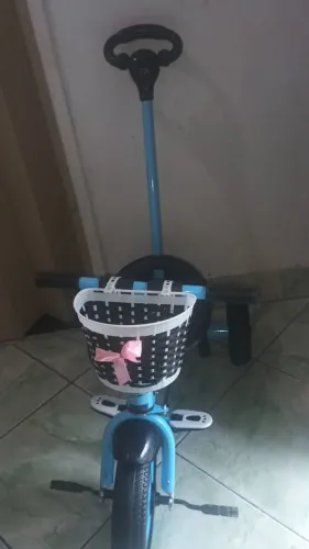 ? VENDE-SE TRICICLO INFANTIL COM GUIDÃO DE EMPURRAR - NOVO