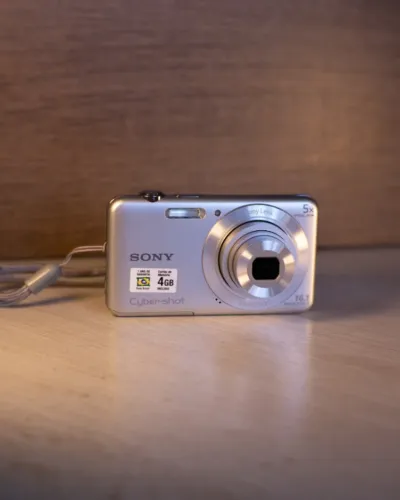 Câmera SONY Cybershot W710 completa na caixa