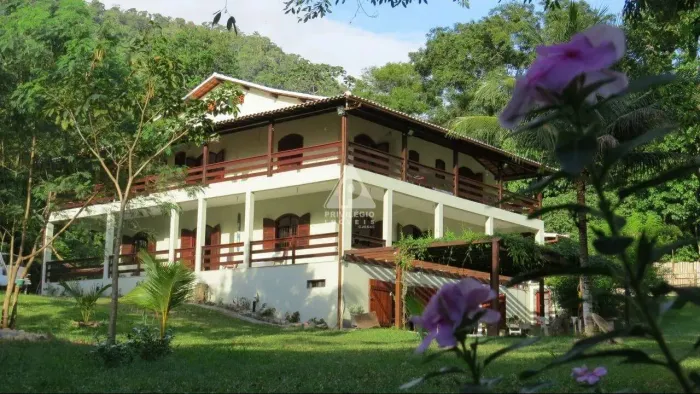 Sítio exuberante de 5 quartos suítes em Saquarema disponível para venda na Privillégio Imó