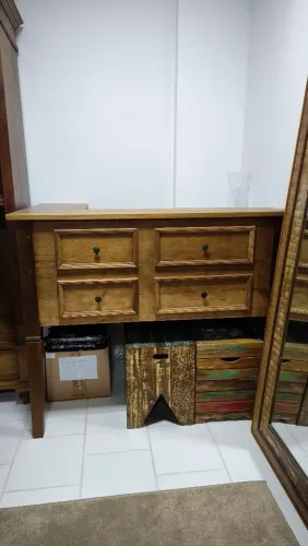 Caixa de loja em madeira de lei + cadeira