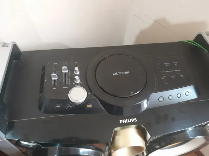 Som PHILIPS party machine eu tenho um adaptador wifi