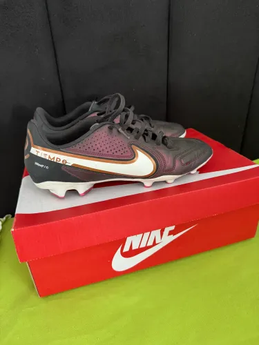 Chuteira Nike Tiempo Legend 9 Club