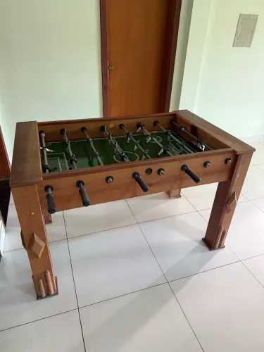 Vendo mesa de totó pebolim de madeira artesanal 