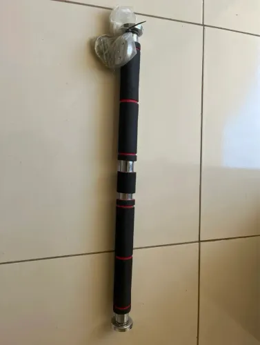 Barra fixa ajustável para porta.
