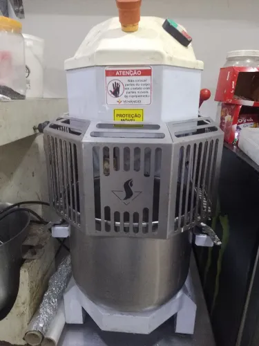 Vendo batedeira Venâncio 12kg em ótimo estado