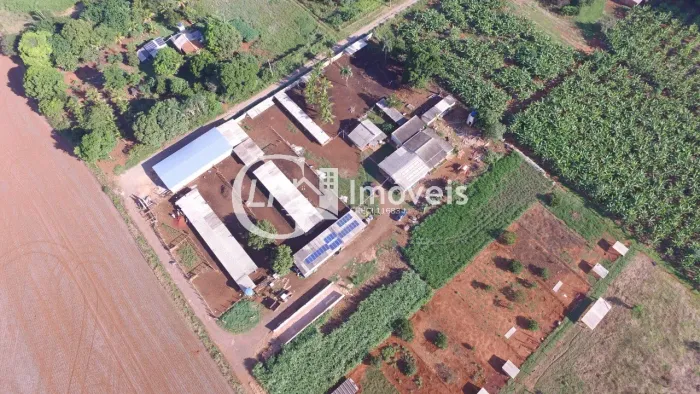 Chácara à venda em Terenos-MS, bairro Indubrasil: 1 quarto, 1 suíte, 2 salas, 3 banheiros,
