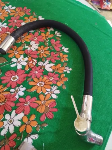 Torneira flexível preta 