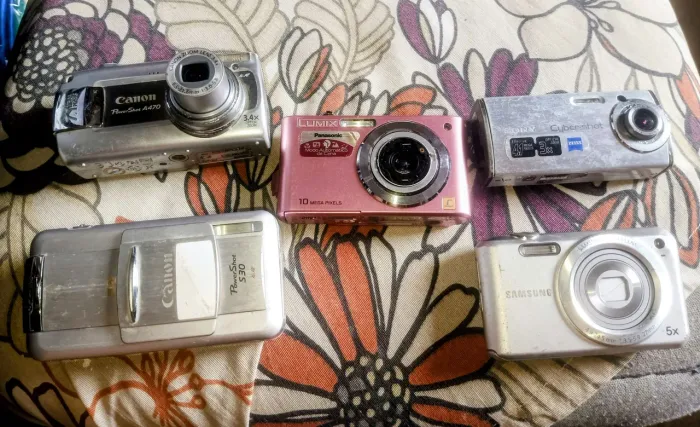 5 Câmeras Digitais Antigas (Canon, Sony, Lumix, Samsung) - Coleção/ Peças ou Conserto LEIA