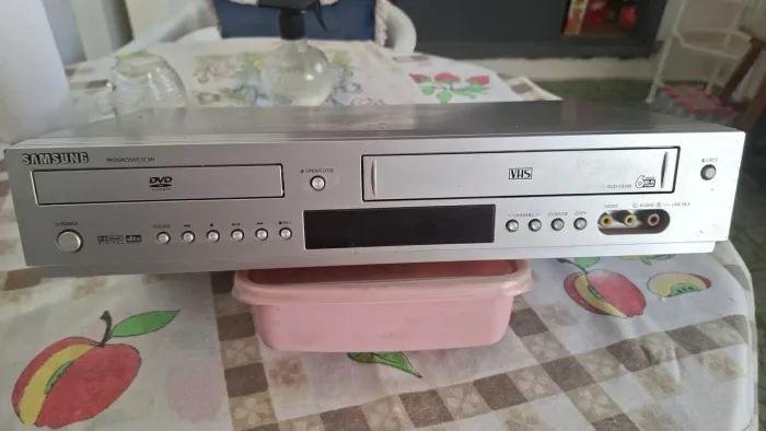 Vídeo cassete e DVD Samsung