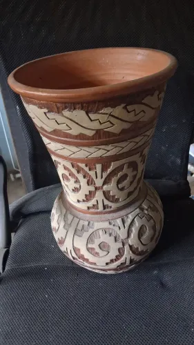 Vaso Decorativo em Cerâmica Marajoara Artesanal