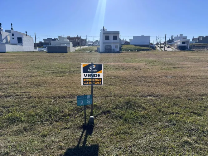 Terreno amplo de 550m² à venda no Quinta do Lago, em condomínio com lazer completo, segura