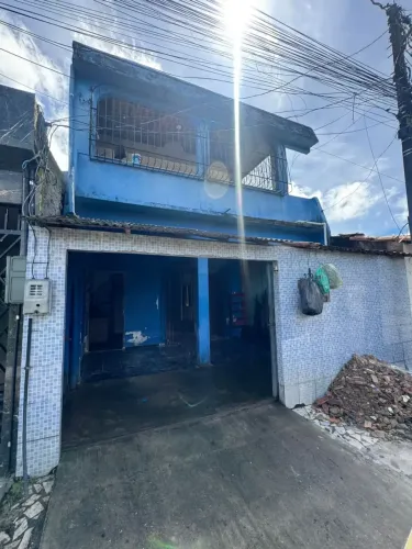 BARBADA, CASA DE 2/4 SENDO 1 SUÍTE C/ GARAGEM P/ 2 CARROS E QUINTAL, PRÓX. A ZACARIAS DE A