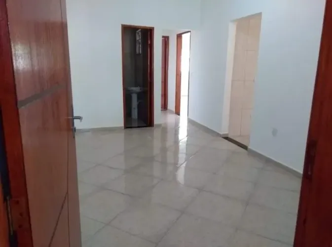 Alugo casa com 2 quartos no Pechincha