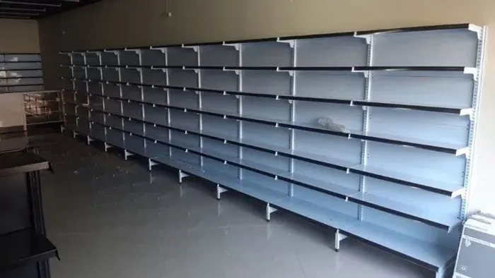 Fornecemos gôndolas de aço novas e de pronta entrega! consulte preços !
