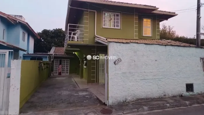 Sobrado 4 dormitórios e edícula